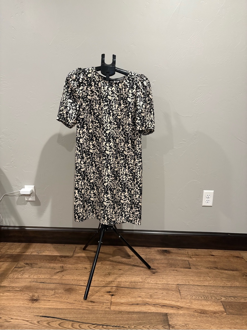 Gibson Latimer Black and White Printed Midi Dress